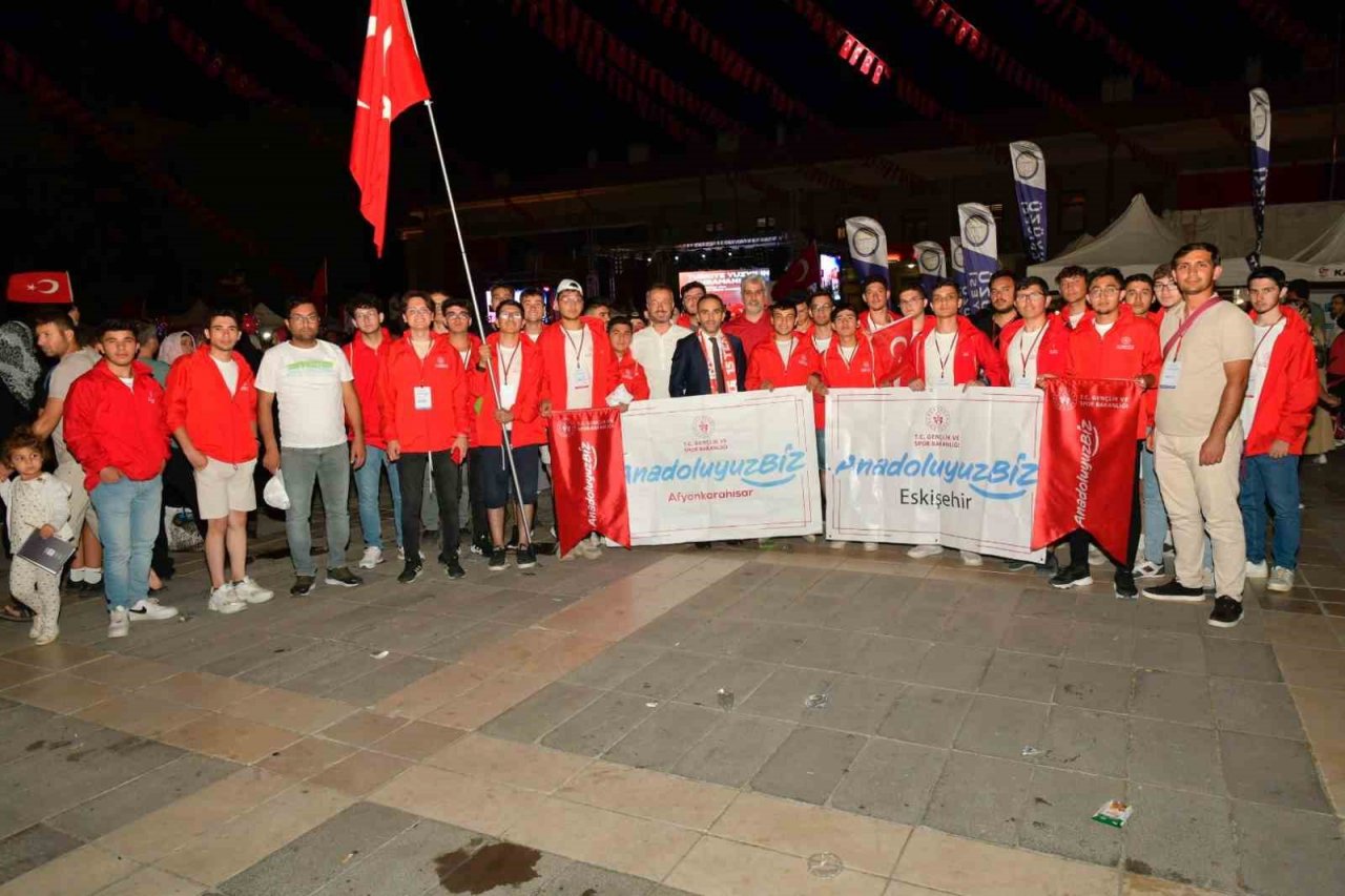 Afyonkarahisarlı 40 genç Eskişehir’i gezdi