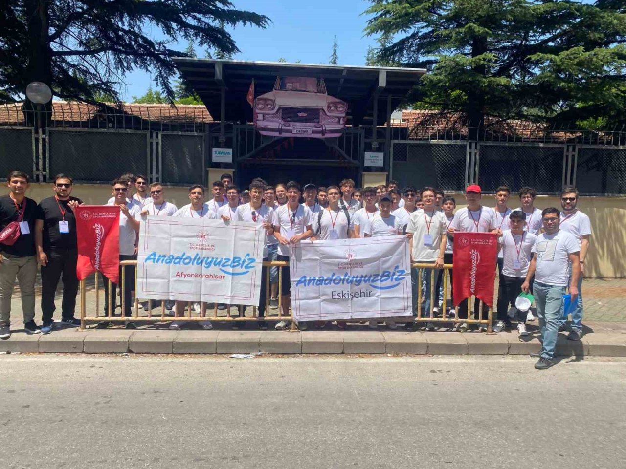 Afyonkarahisarlı 40 genç Eskişehir’i gezdi