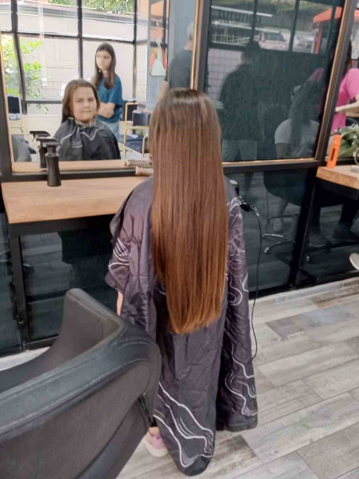 7 yaşındaki Bengü, lösemi hastaları için saçlarını bağışladı