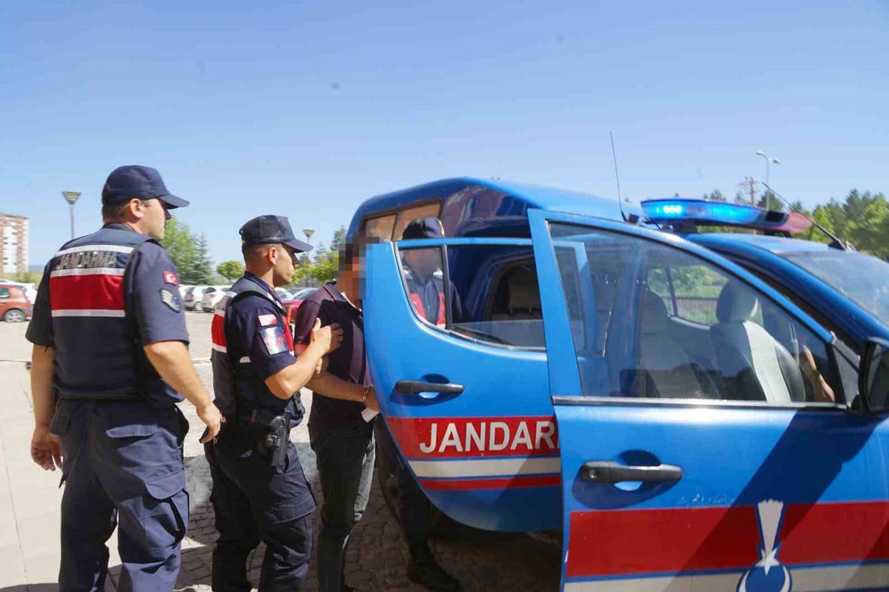Öldürdükleri kişinin cesedini çuvalla dereye atan 3 kişi tutuklandı