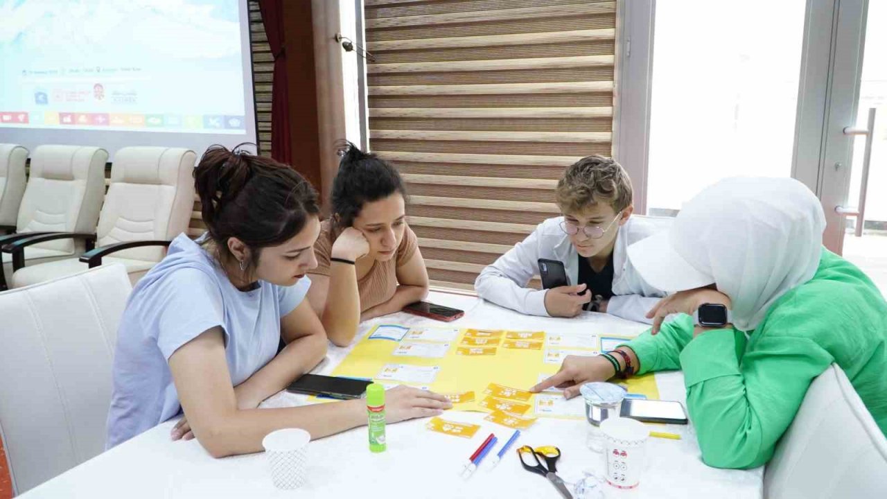 Gençler; ’Dünya Gençlik Becerileri Günü’nde Erciyes’te Buluştu