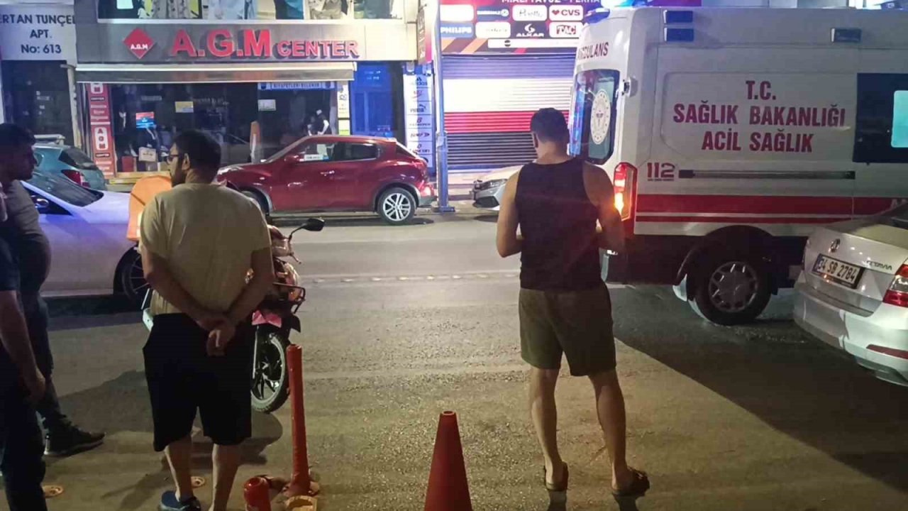 U dönüşü yapan otomobil motosiklete çarptı