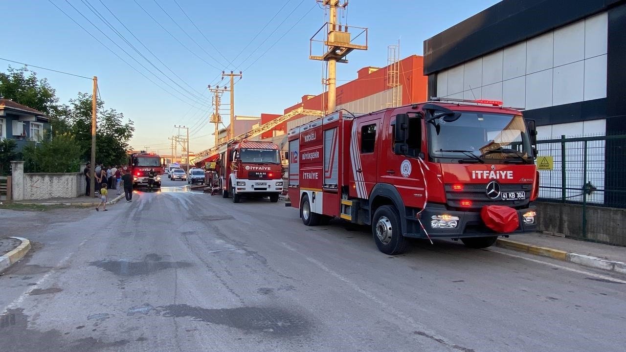 Fabrika jeneratöründe yangın çıktı