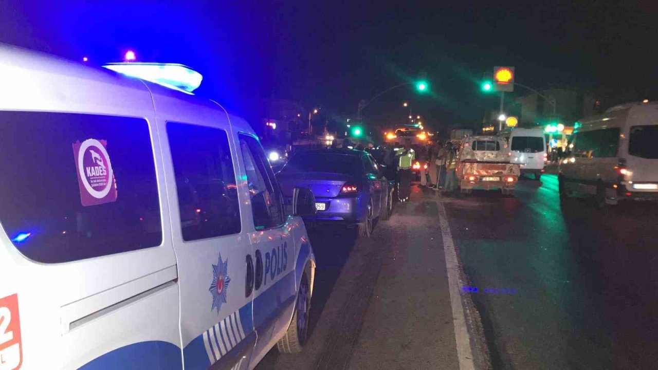 4 aracın karıştığı zincirleme kazada 4 kişi yaralandı