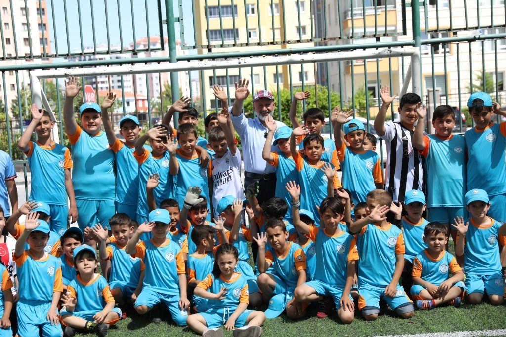 Başkan Çolakbayrakdar; Gençlere Yeni Projelerin Müjdesini Verdi