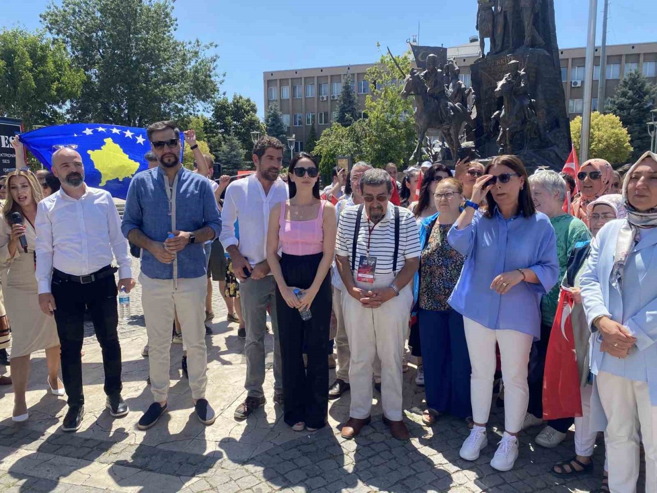 Uşak’ta 5. Uluslararası Tiyatro Festivali renkli görüntülerle başladı
