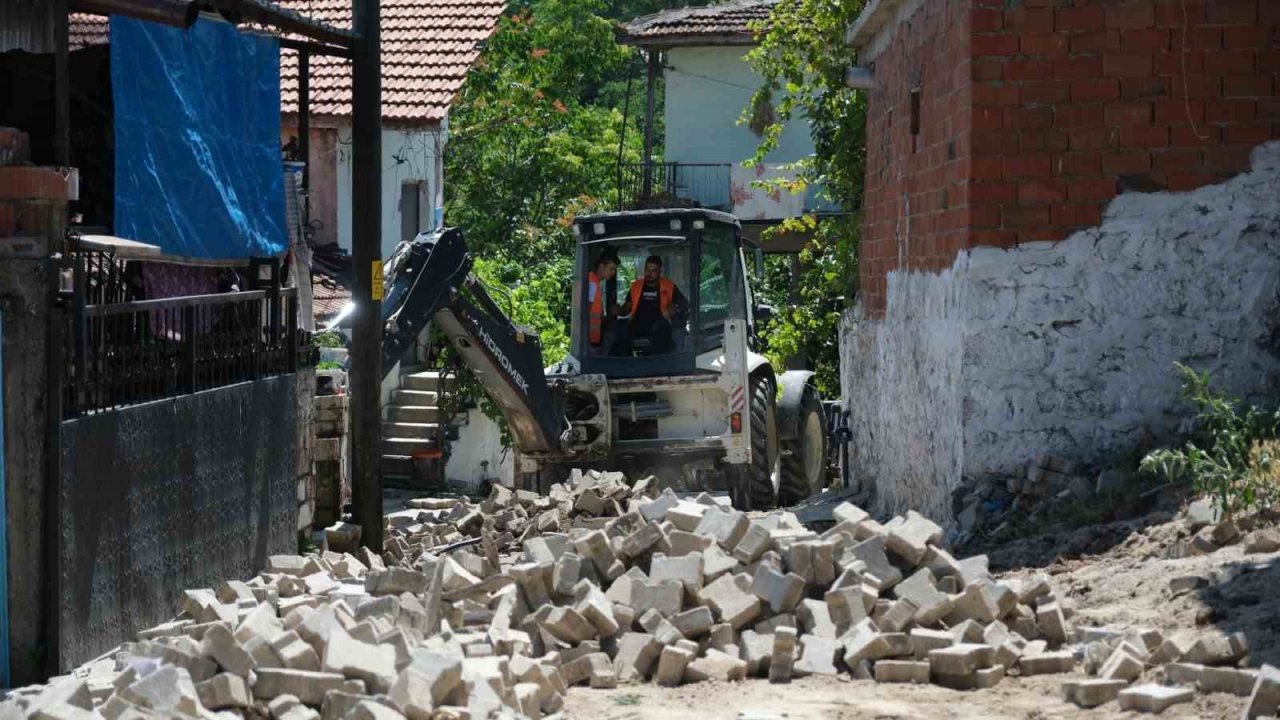 Altıeylül Belediyesi hizmet için sahada