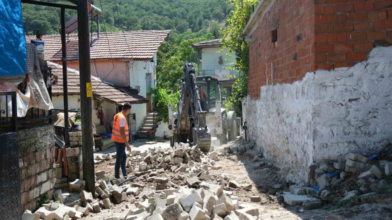 Altıeylül Belediyesi hizmet için sahada