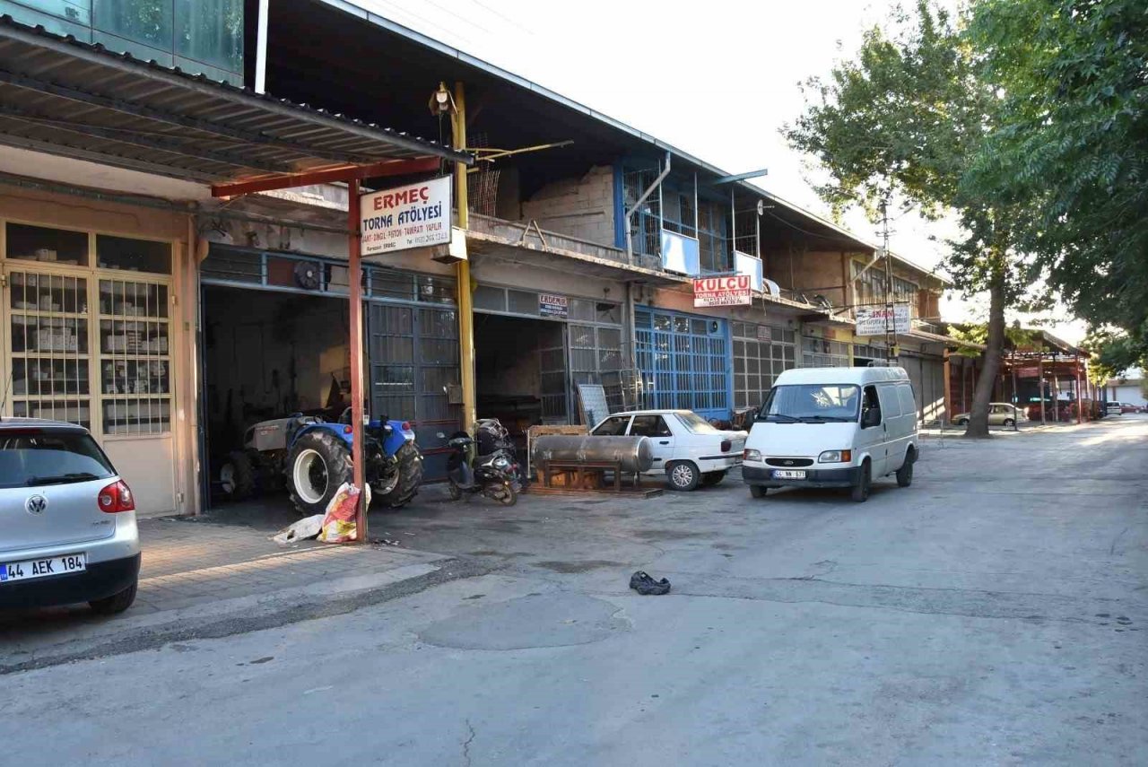 Başkan Sadıkoğlu: "Esnaf, yeni sanayi sitesinin akıbeti konusunda endişeli"