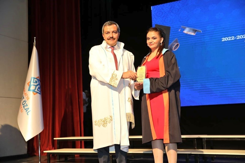 Turgut Özal Üniversitesi’nde mezuniyet coşkusu