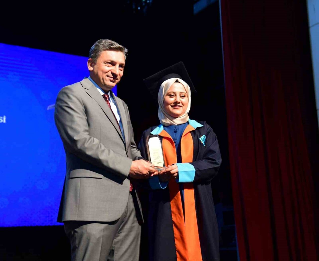 Turgut Özal Üniversitesi’nde mezuniyet coşkusu