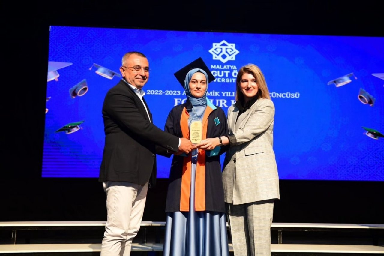 Turgut Özal Üniversitesi’nde mezuniyet coşkusu