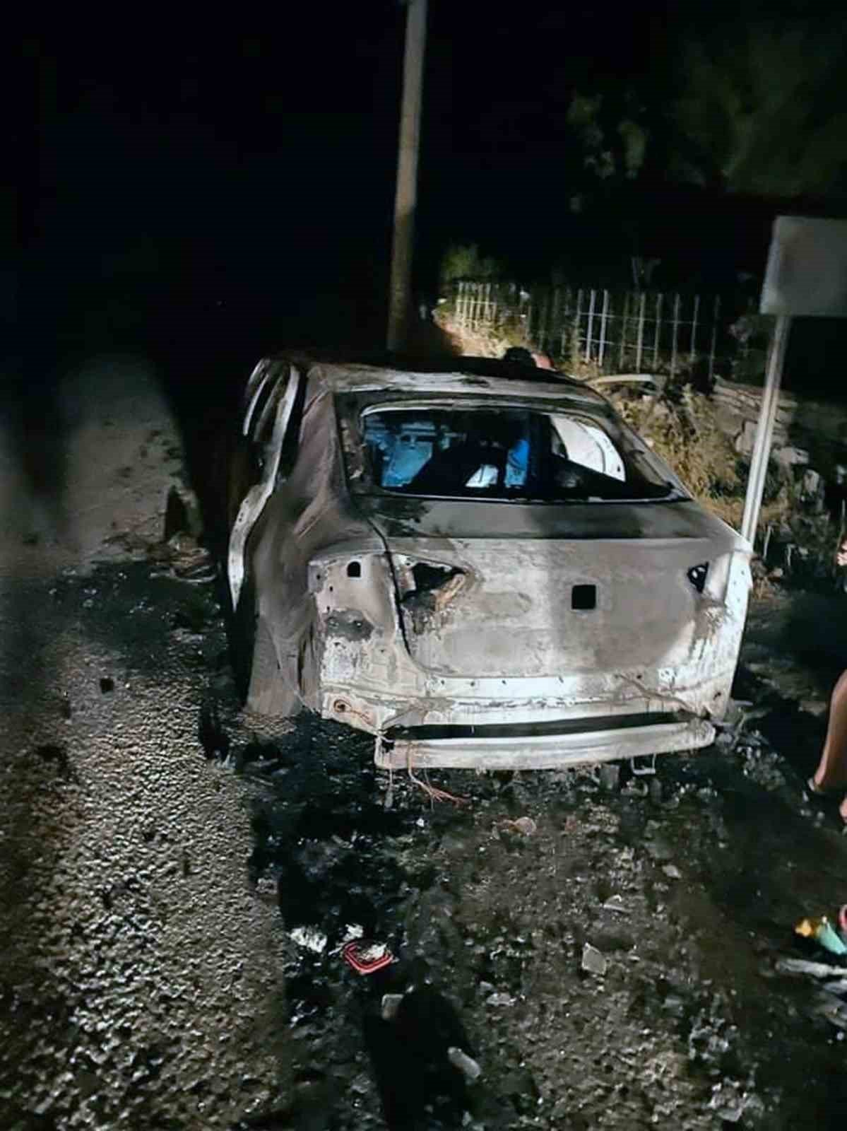 Araç tamamen yandı
