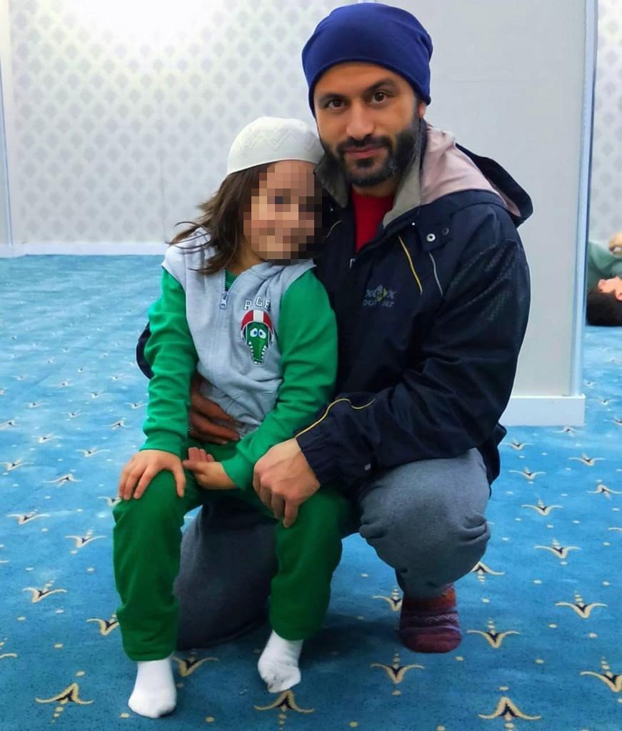 Ev sahibi zamda anlaşamadığı kiracısını çocuklarının gözü önünde vurdu