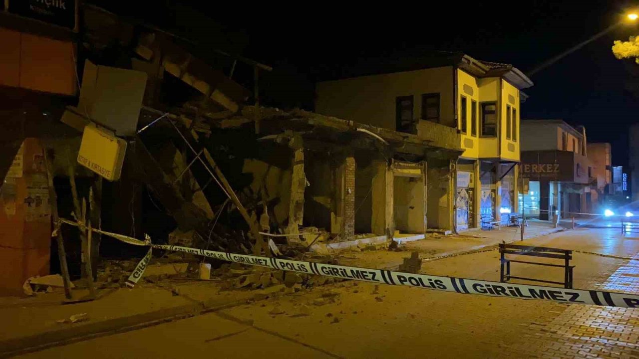 Osmaniye’de ağır hasarlı 2 katlı bina çöktü