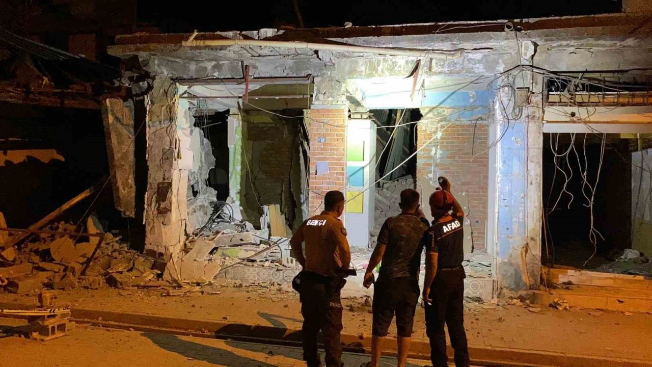 Osmaniye’de ağır hasarlı 2 katlı bina çöktü