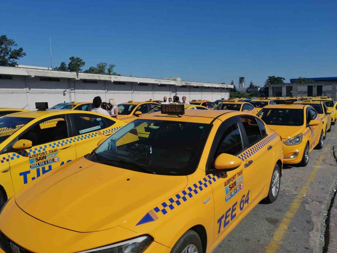 Sabiha Gökçen Havalimanı’ndaki tepki çeken “taksi kuyruğu” görüntülerine taksicilerden açıklama