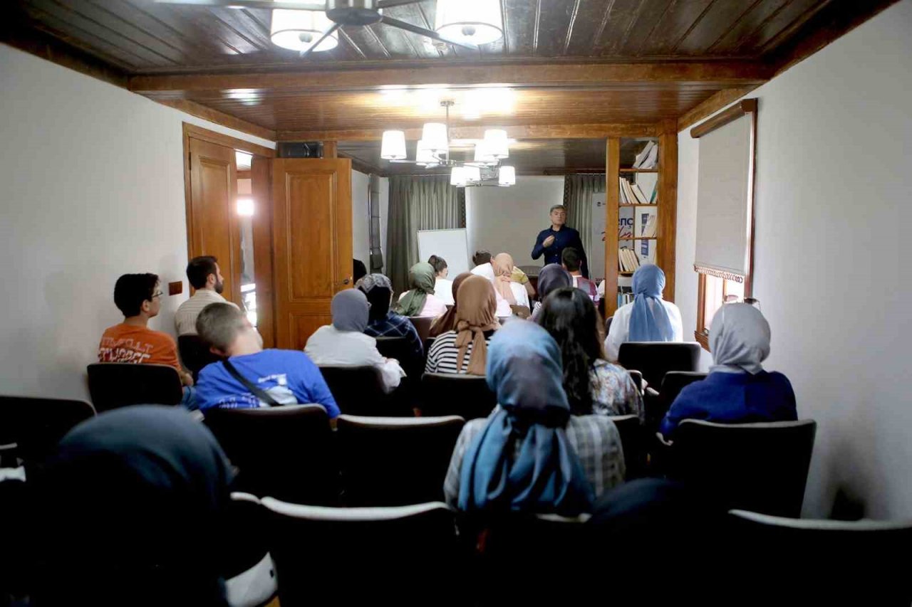 ‘Genç Atölye’de, Türkiye’nin 200 yıllık tarihi konuşuldu