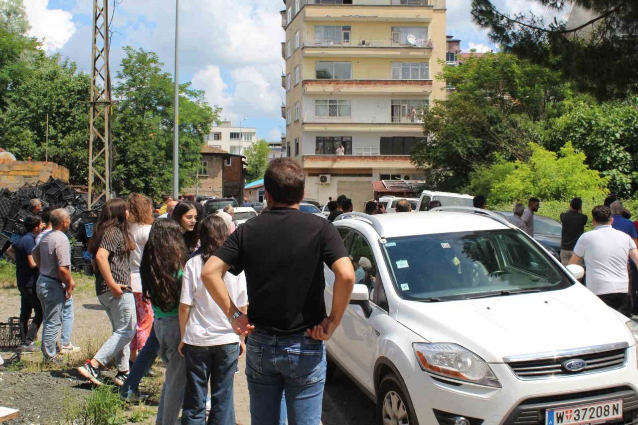 Çatı katında çıkan yangın korkuttu