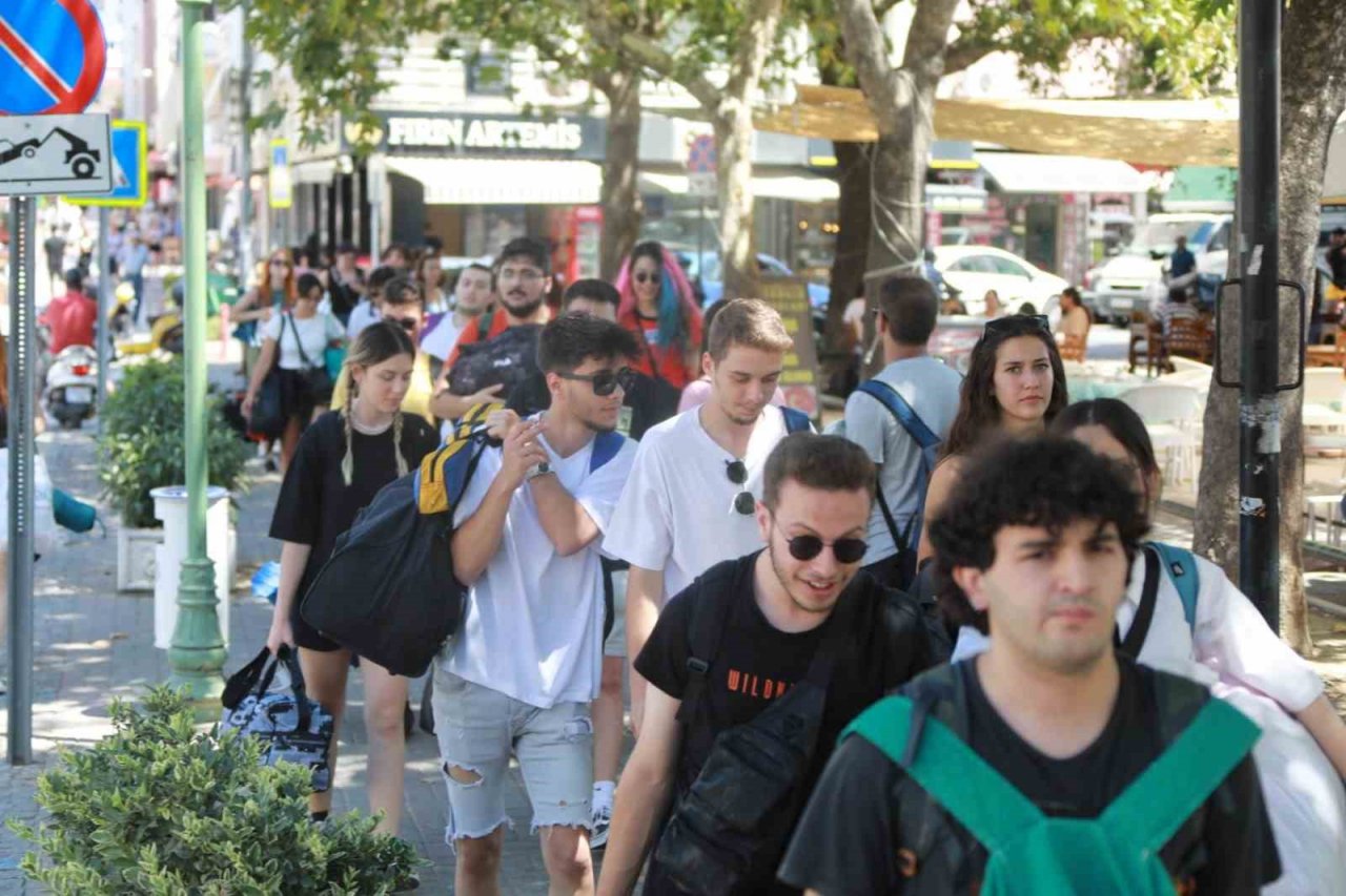 Selçuk Pamucak Sahilinde What A Fest zamanı