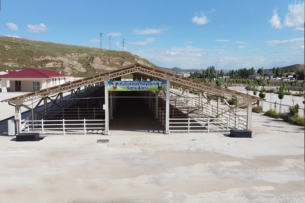 Canlı Hayvan Pazarı ve Ot Borsası, Sivas hayvancılığına kazandırıldı