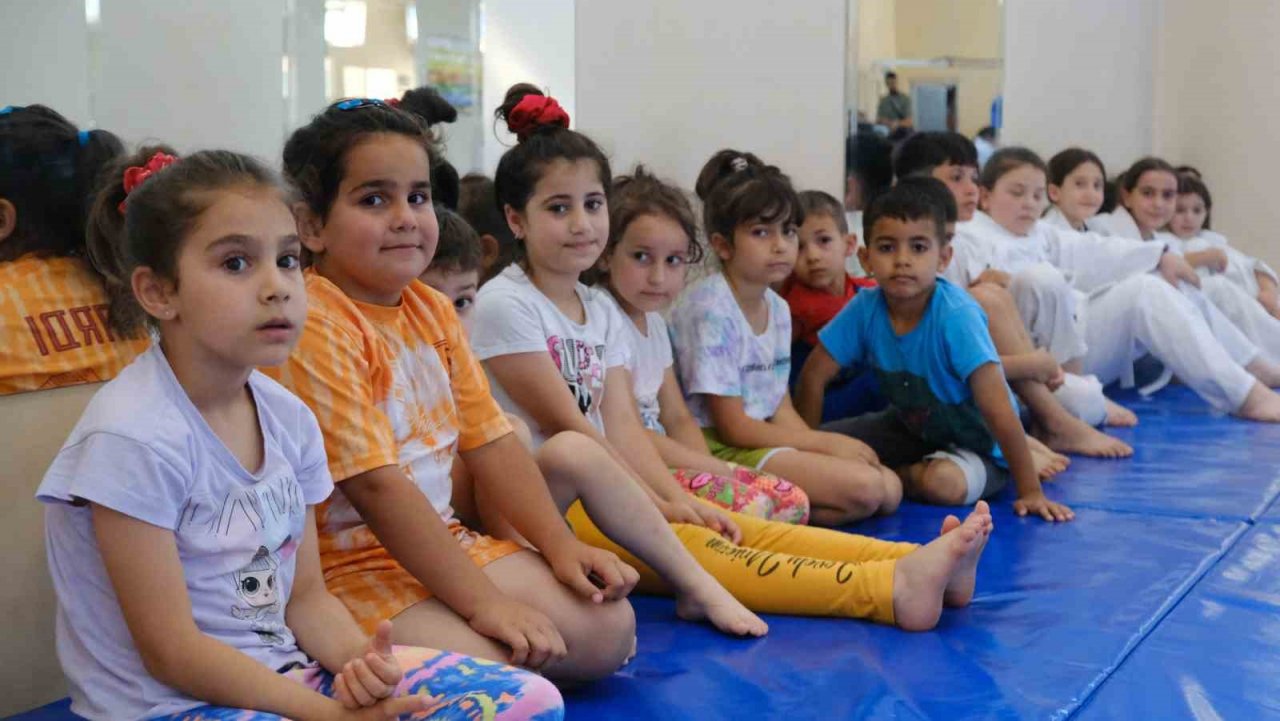 Tekkeköy’de yazın neşesi spor okullarında yaşanıyor