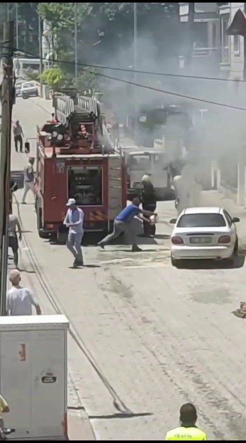 Bir anda motor kısmından duman yükseldi, faciadan dönüldü