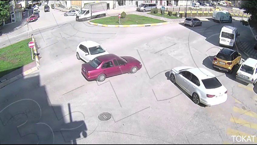 Tokat’ta trafik kazaları kameralara yansıdı