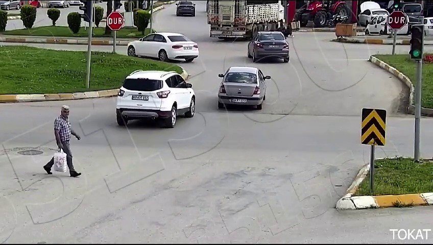 Tokat’ta trafik kazaları kameralara yansıdı