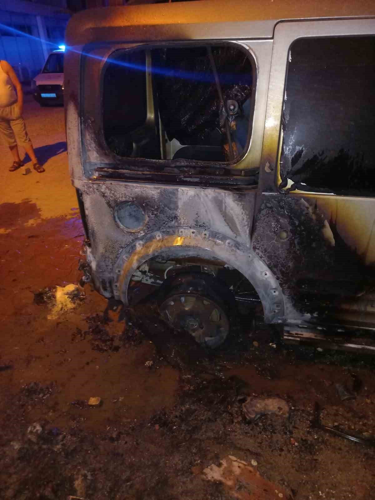 Türkeli’de araç yangını