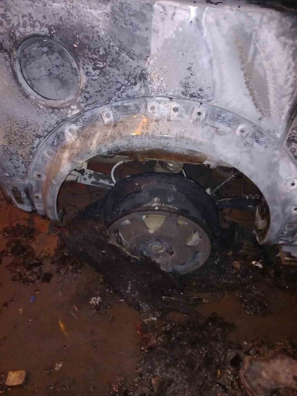 Türkeli’de araç yangını