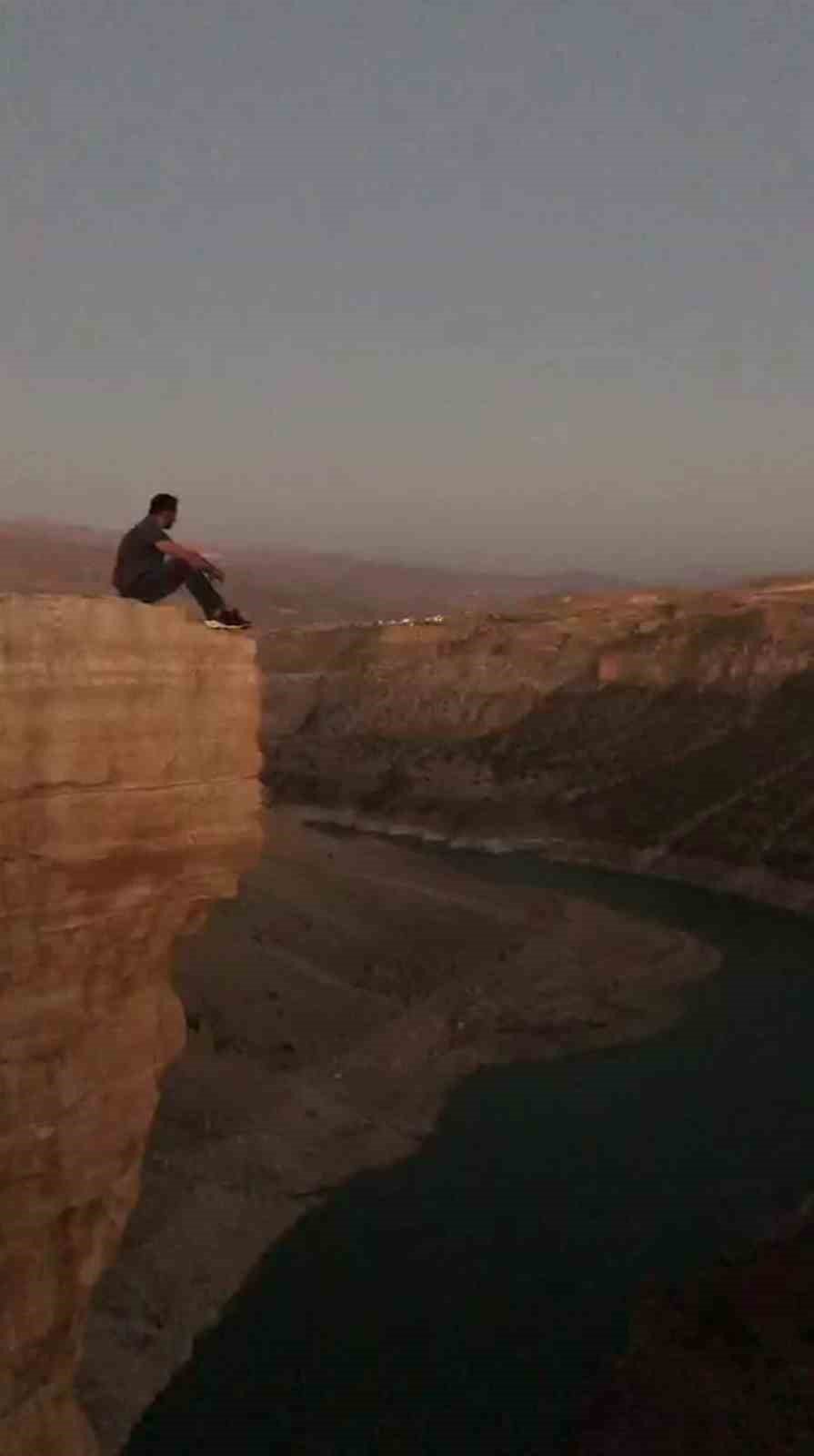 Sosyal medyada paylaşacakları fotoğraf uğruna canlarını hiçe sayıyorlar