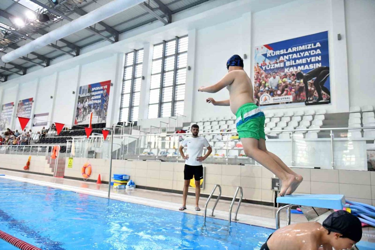 Muratpaşa’da yüzme bilmeyen çocuk kalmayacak