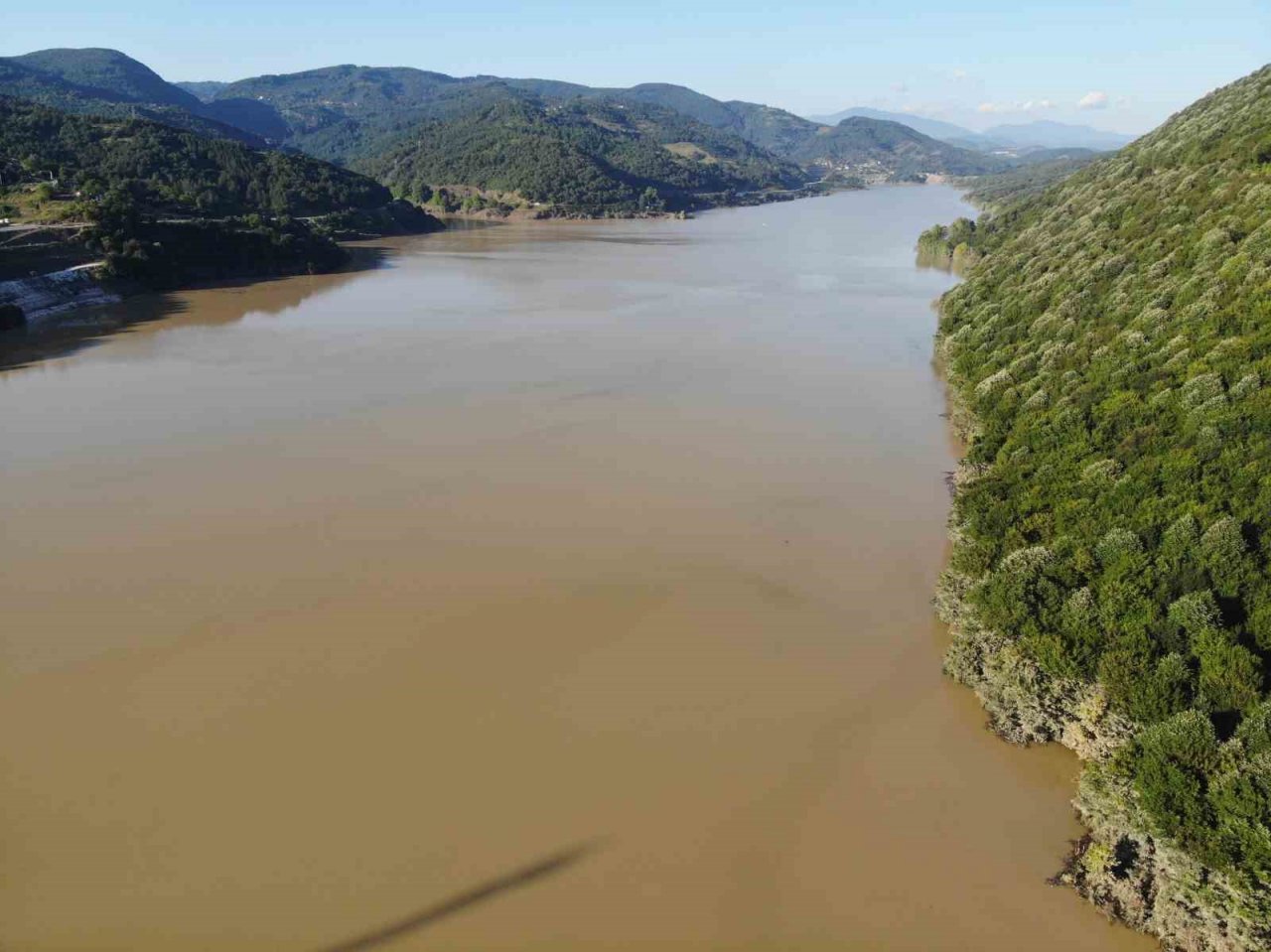 Su seviyesi tarihi zirveye ulaşan Hasanlar Barajı havadan görüntülendi