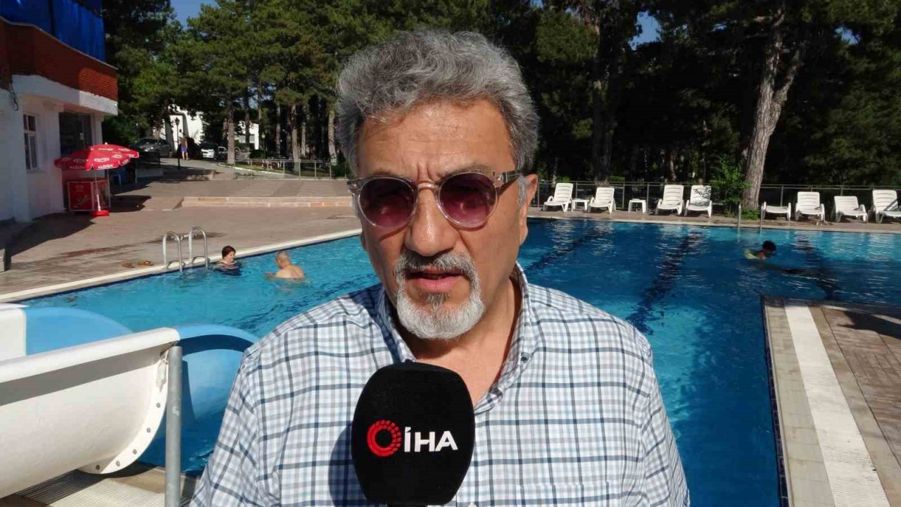 Sıcaktan bunalan vatandaşlar termal havuzlara koşuyor