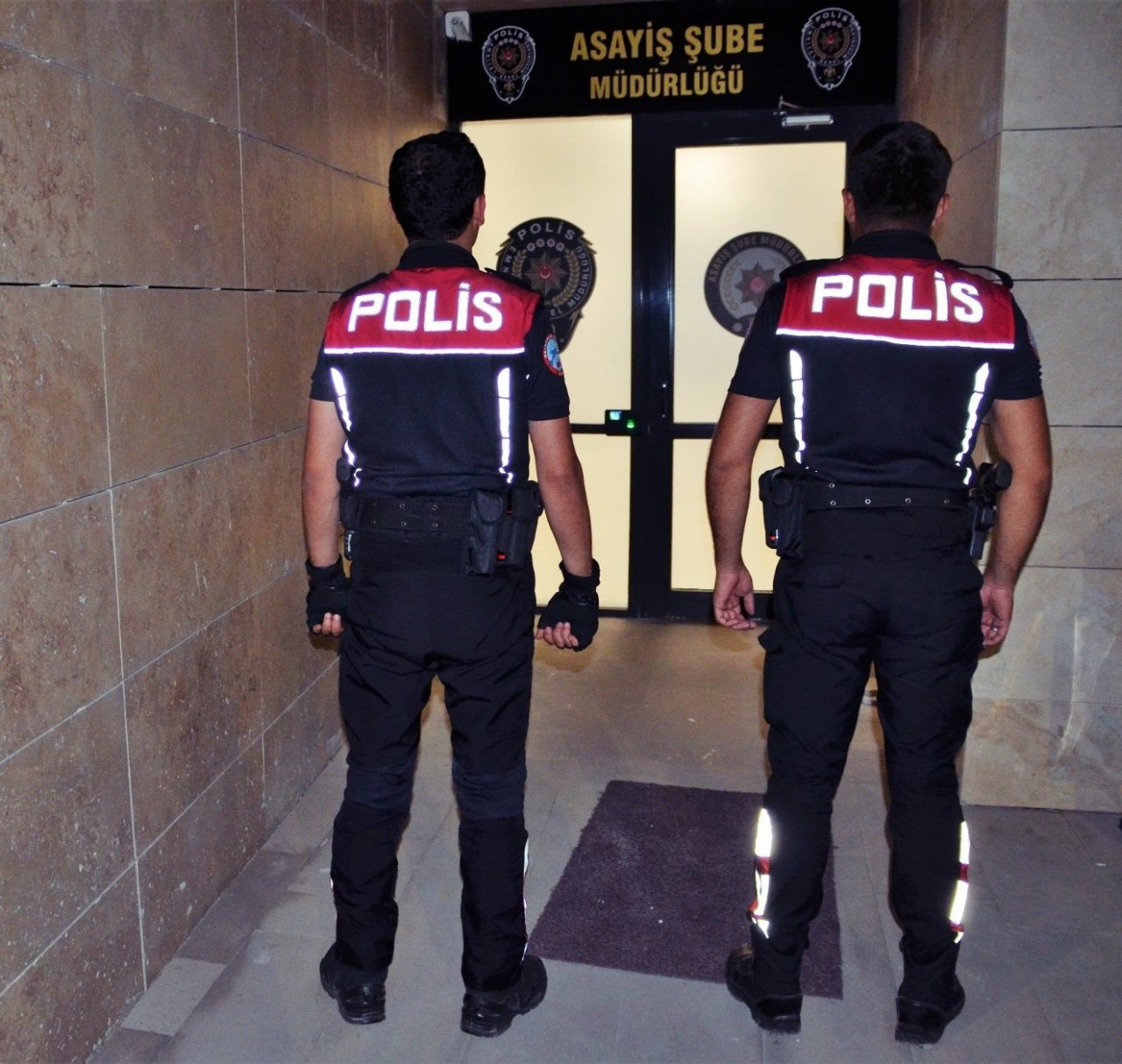 Afyonkarahisar’da kumar oynatıldığı belirlenen bir işyeri hakkında işlem başlattı