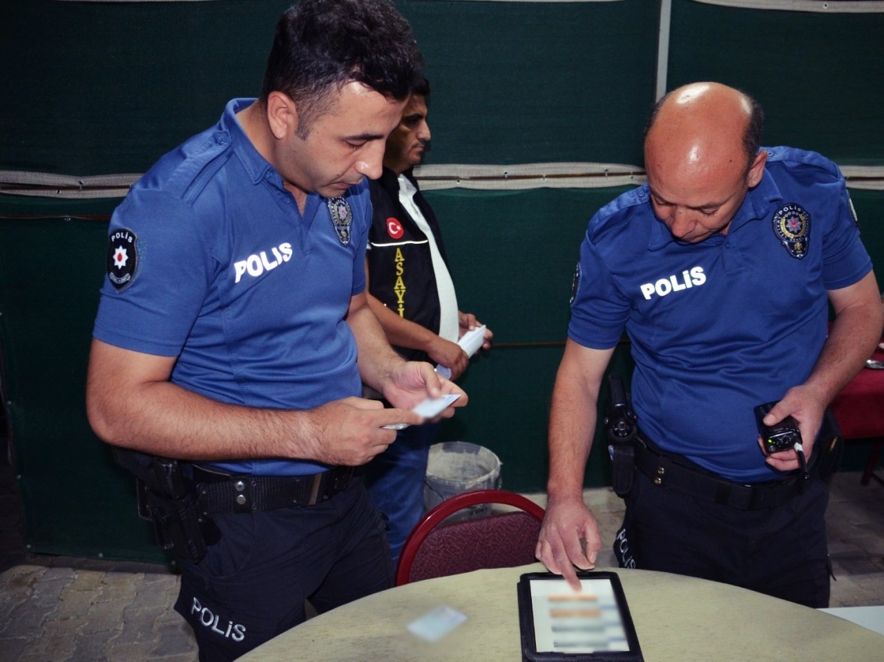 Afyonkarahisar’da kumar oynatıldığı belirlenen bir işyeri hakkında işlem başlattı