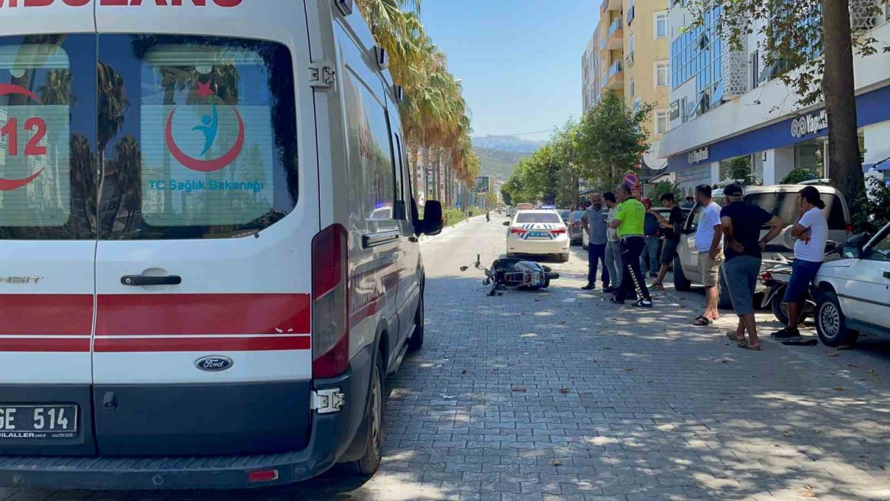 Devrilen motosikletten düşüp kafasını beton zemine çarptı