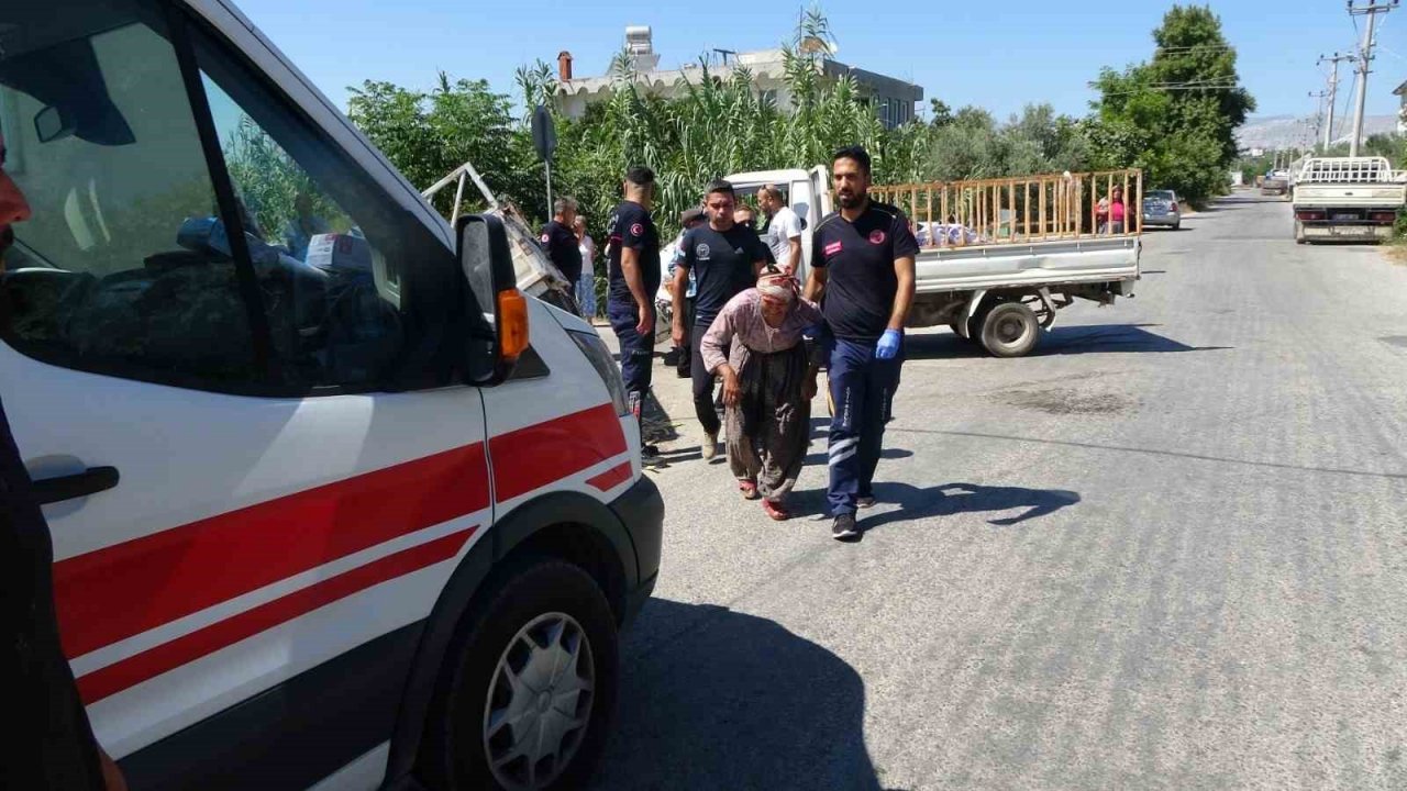 Kamyonet kanala uçtu, yaşlı kadın dizini dövüp "Neden ettin bunu bana" diyerek tepki gösterdi