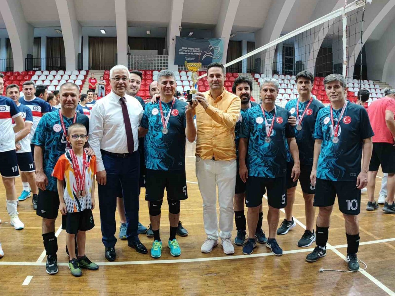 Voleybol Turnuvası’nda Aydın emniyeti şampiyon oldu