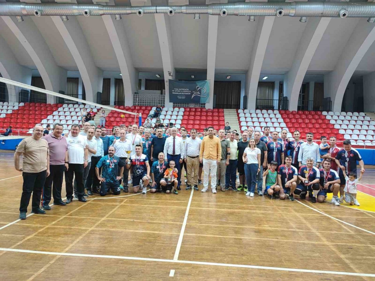 Voleybol Turnuvası’nda Aydın emniyeti şampiyon oldu