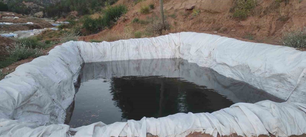 Batman’da dağdan akan tuzlu su ailelerin geçim kaynağı oldu