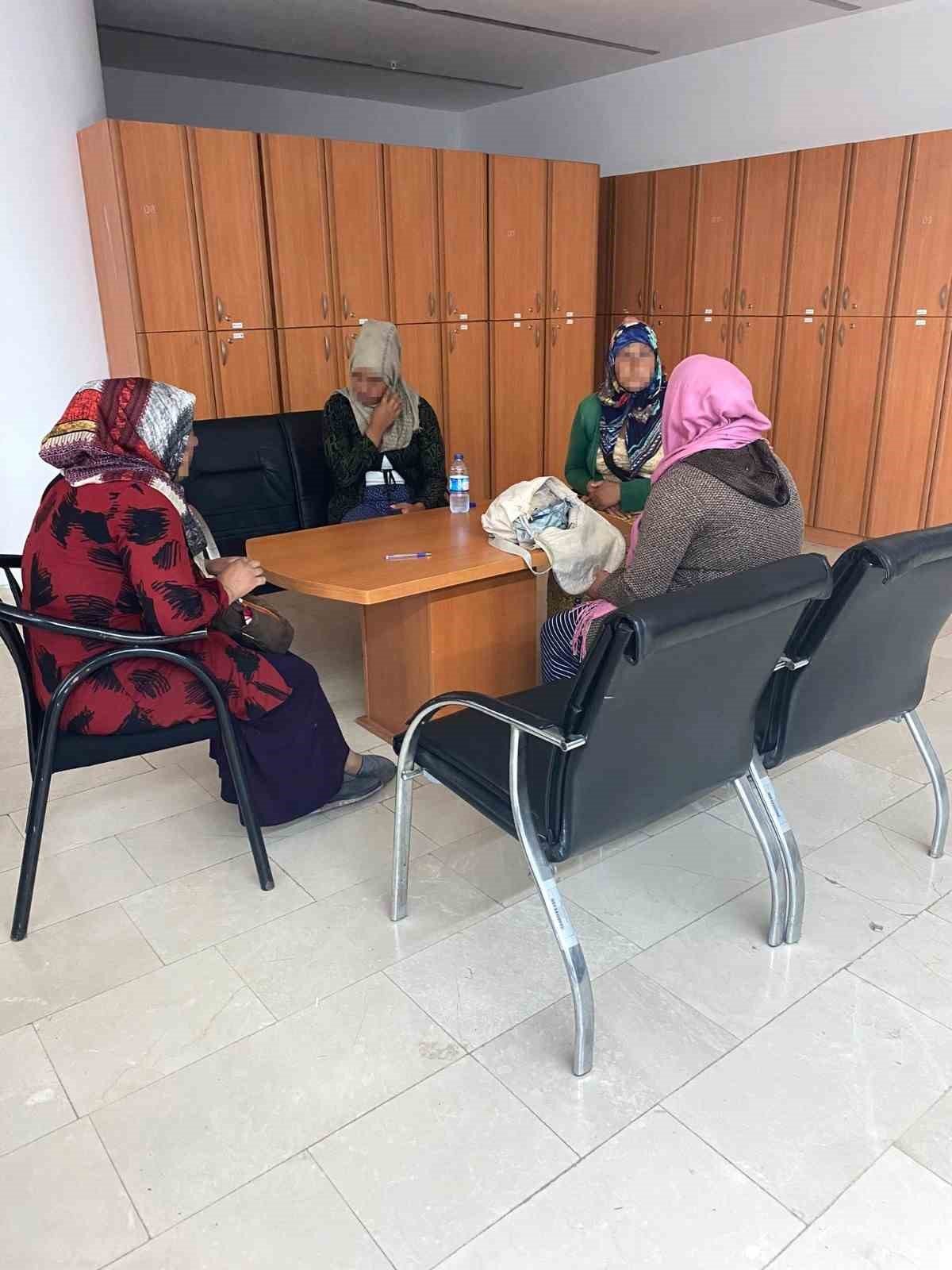 Dilenmek için kilometrelerce yol geldiler, zabıtaya yakalandılar