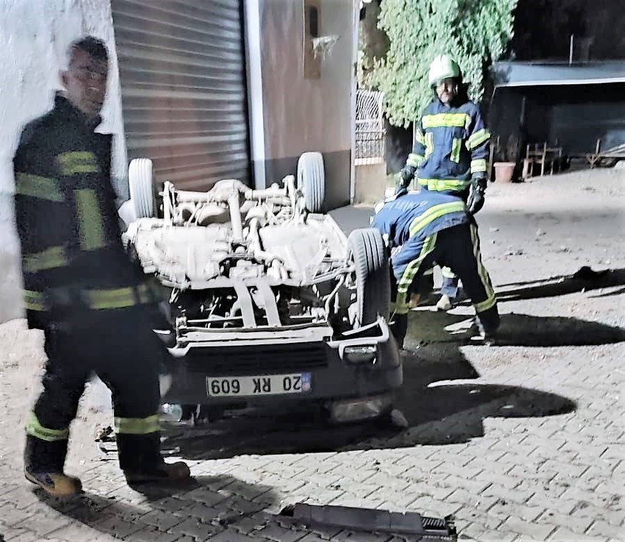 Kaldırıma çarpan otomobil uçurumdan yuvarlandı: 2 ölü