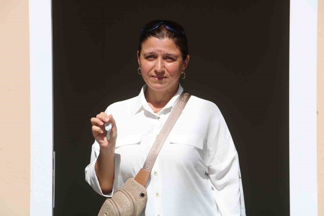 Enkaz kentte hüzünlü anahtar teslimi