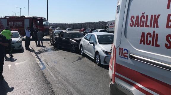 Eyüpsultan’da 5 araç birbirine girdi: 2 yaralı