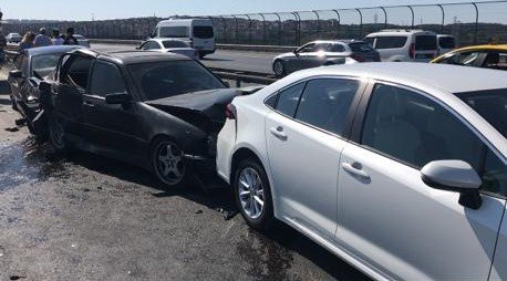 Eyüpsultan’da 5 araç birbirine girdi: 2 yaralı