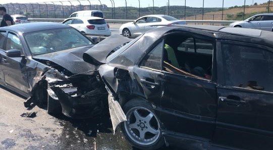 Eyüpsultan’da 5 araç birbirine girdi: 2 yaralı