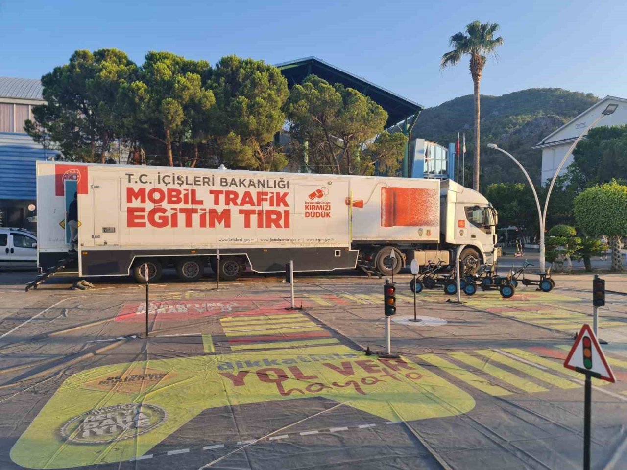 Fethiye emniyetinden ’Mobil Trafik Eğitim Tırı’
