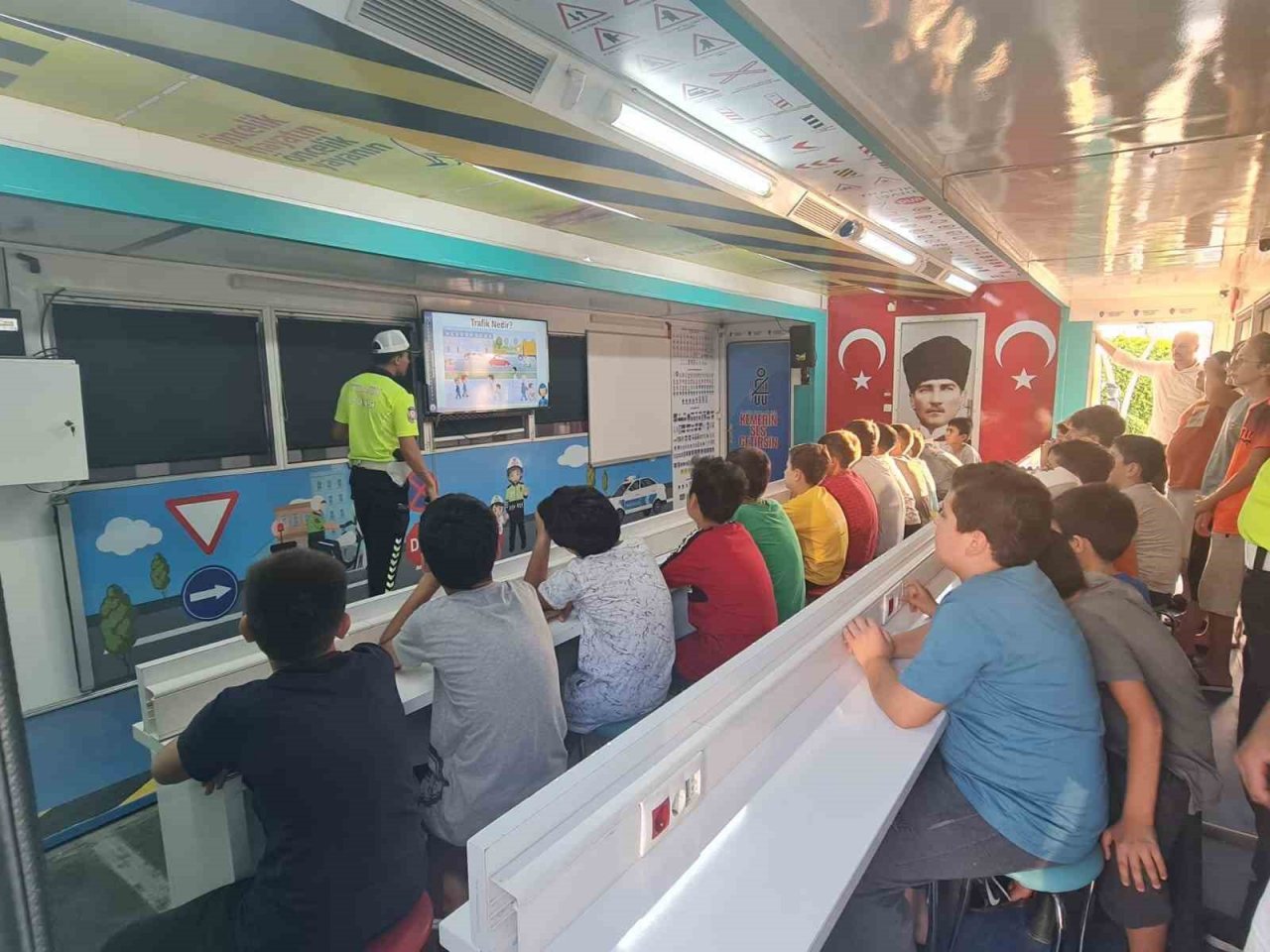 Fethiye emniyetinden ’Mobil Trafik Eğitim Tırı’